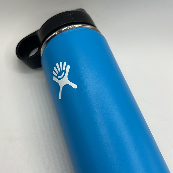 HydroFlask Blue 20oz - Picture 2 of 5